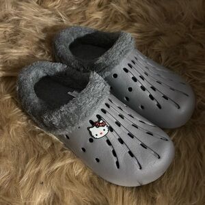 Comfy slippers w hello kitty croc jit bit